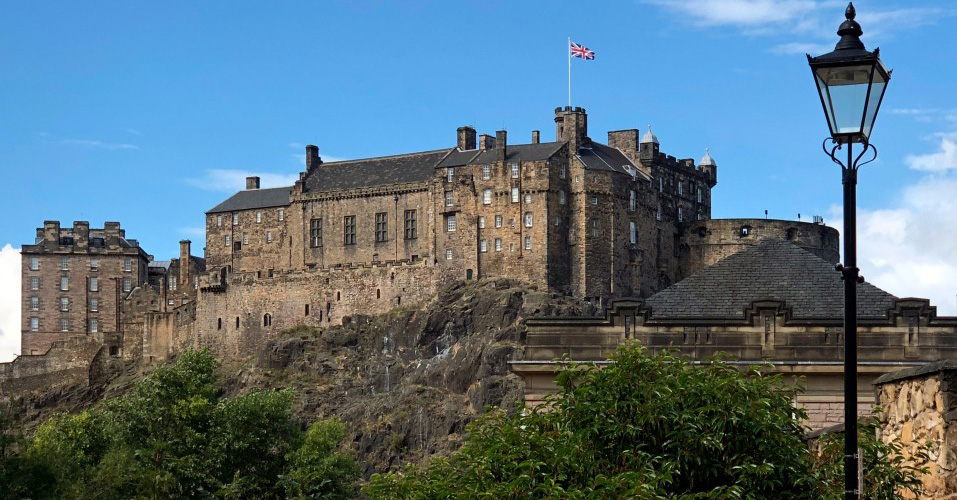 Em Edimburgo você conhece a cidade o castelo e termina o dia no maior festival de Whisky do mundo!